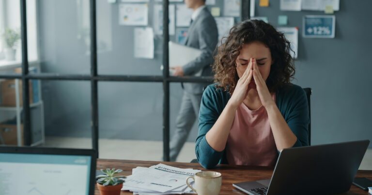 presenteismo-trabalhadores-culpa-faltar-doenca