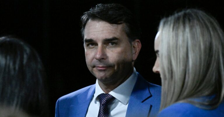 campanha-flavio-bolsonaro-substituir-servidores-publicos-inteligencia-artificial