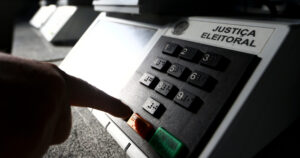 assedio-eleitoral-demissao-opiniao-politica-ilegais-crime