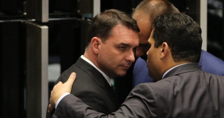 fim-escala-6x1-flavio-bolsonaro-sinaliza-rever-proposta