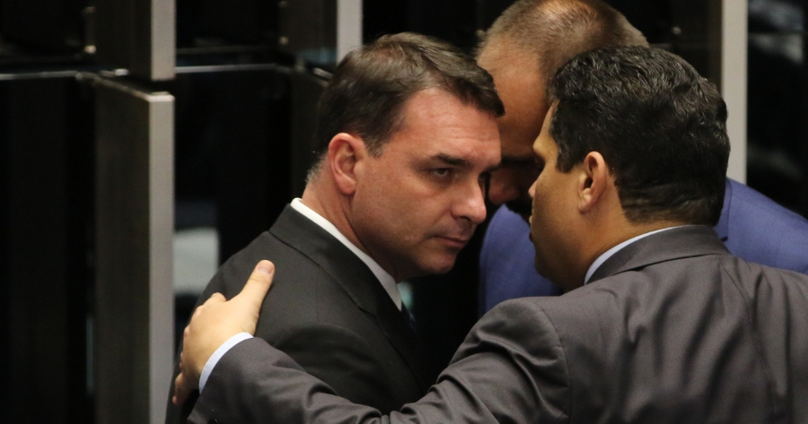 fim-escala-6x1-flavio-bolsonaro-sinaliza-rever-proposta