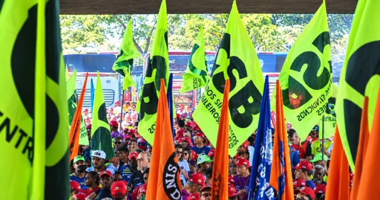 tesouraco-flavio-bolsonaro-ameaca-emprego-sem-resolver-divida